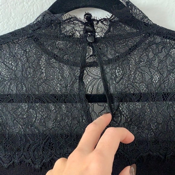 Jennifer Lopez Knit & Mock Neck Lace Top Light Sweater - Picture 3 of 11